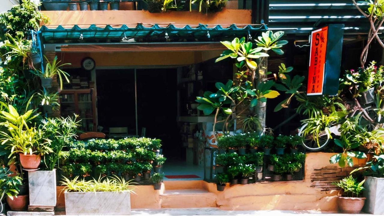 Sabina Guesthouse Kamala Bagian luar foto